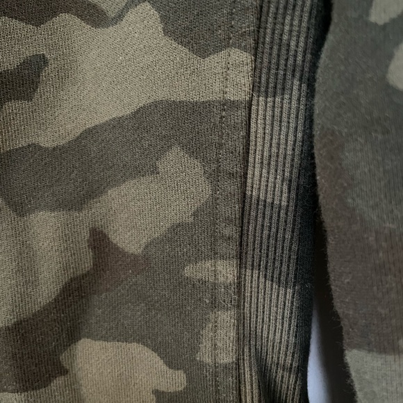 Lululemon Green Camo Scuba Full Zip Hoodie size 8 - Picture 4 of 6